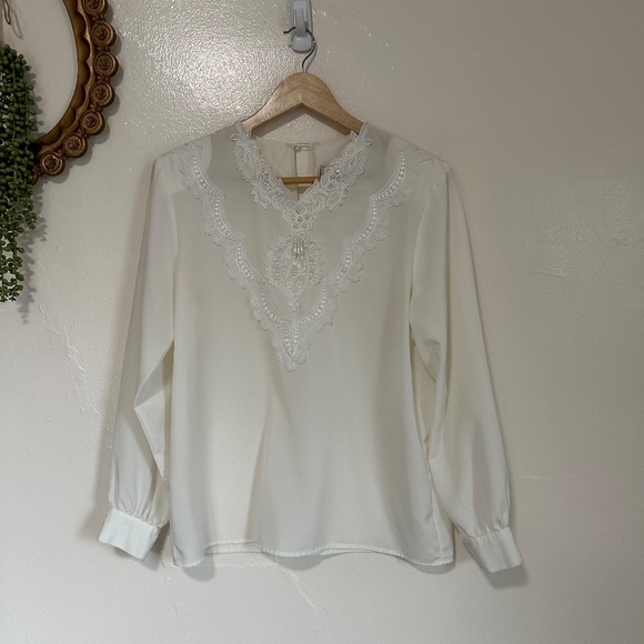 Vintage 80s Kathy Che Long Sleeve V-Neck Lace, Pearl Detail Blouse, Size 8 - Picture 1 of 10